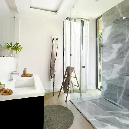 Sleeps 12 Pool Air Con Wifi *