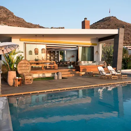Villa Sleeps 12 Pool Air Con Wifi Turgutreis